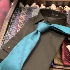 気品漂うネクタイ。『オリジナルロゴの翡翠』