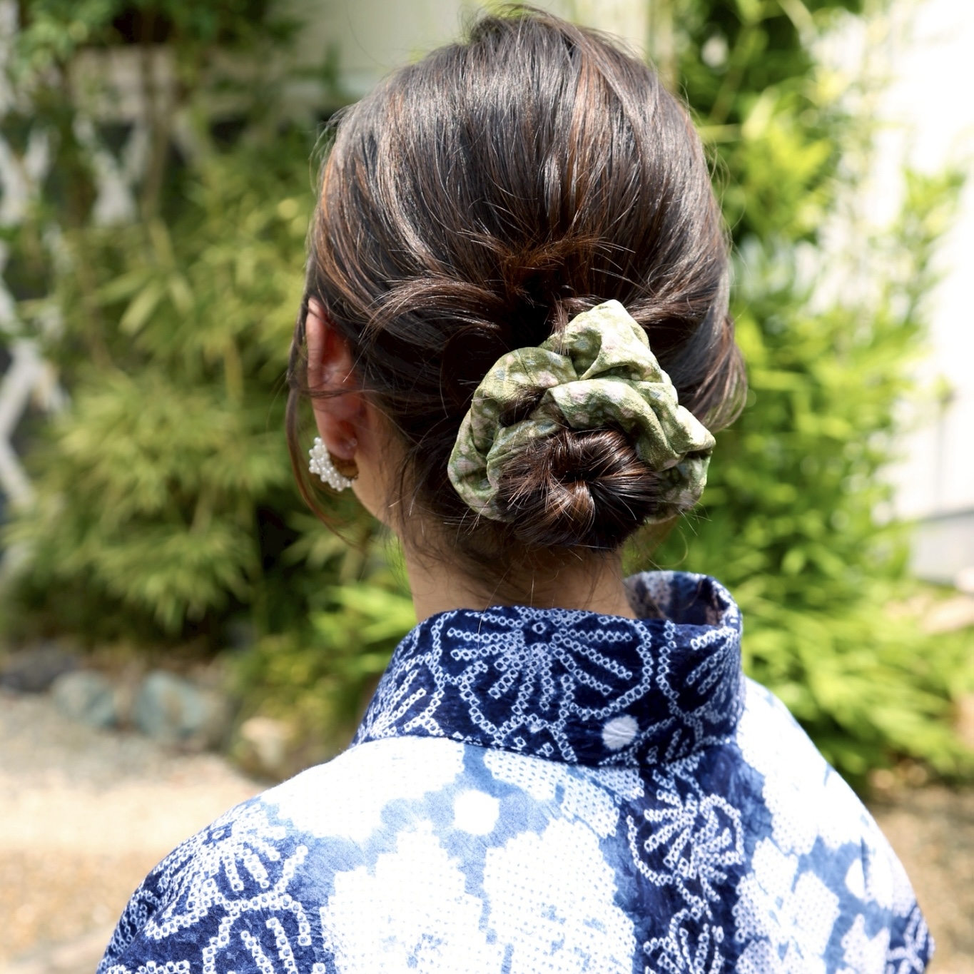 【限定数】きものシルクのリボンシュシュ 玉染柄の松葉色(まつばいろ)
